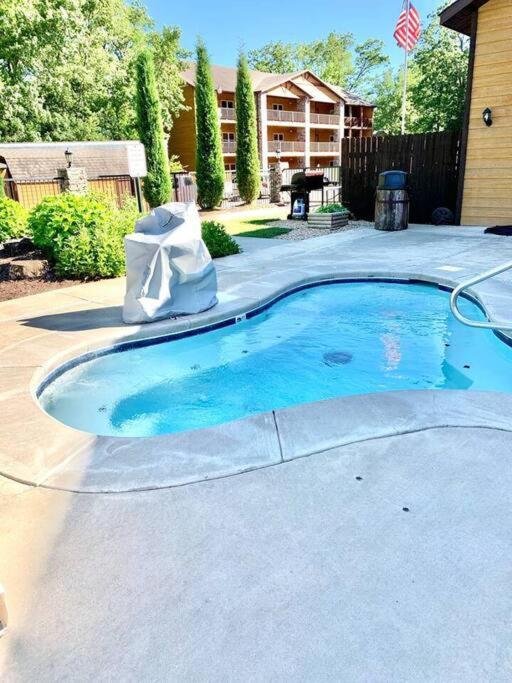 The Lake Fish-Amazing Views-Sleeps 24-Indoor-Outdoor Pools ブランソン エクステリア 写真
