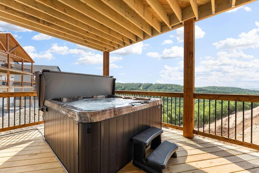 The Lake Fish-Amazing Views-Sleeps 24-Indoor-Outdoor Pools ブランソン エクステリア 写真