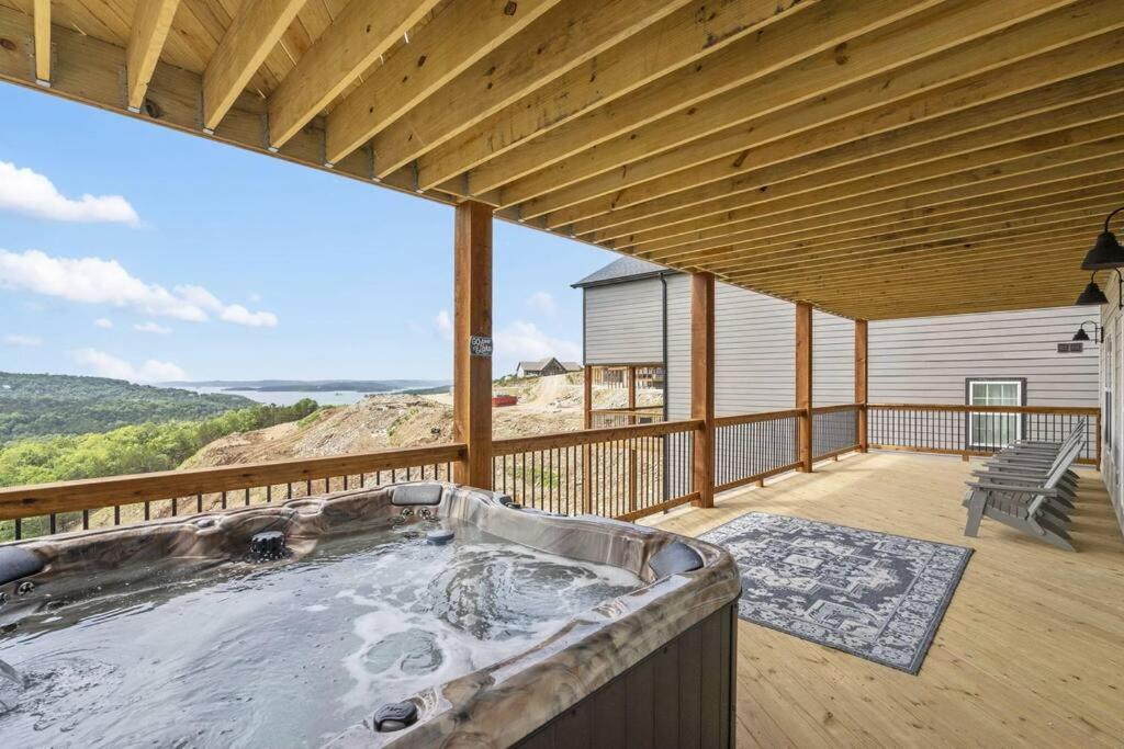 The Lake Fish-Amazing Views-Sleeps 24-Indoor-Outdoor Pools ブランソン エクステリア 写真