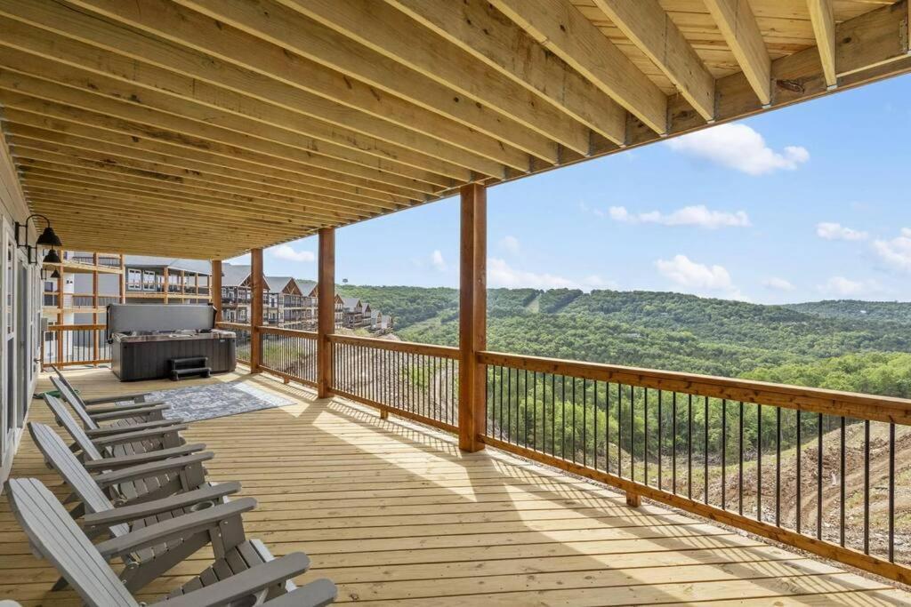 The Lake Fish-Amazing Views-Sleeps 24-Indoor-Outdoor Pools ブランソン エクステリア 写真