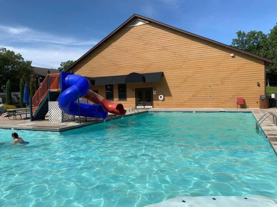 The Lake Fish-Amazing Views-Sleeps 24-Indoor-Outdoor Pools ブランソン エクステリア 写真